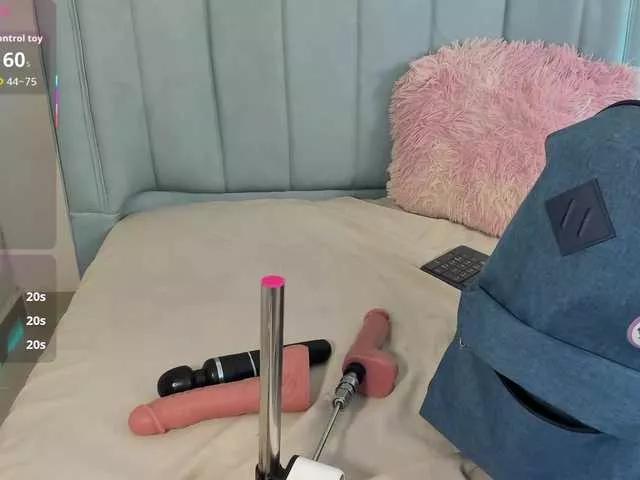 AlexaFoxy18 from BongaCams