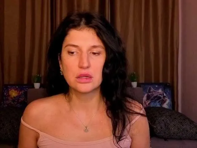 AliannaSoloKisses — Freechat on BongaCams