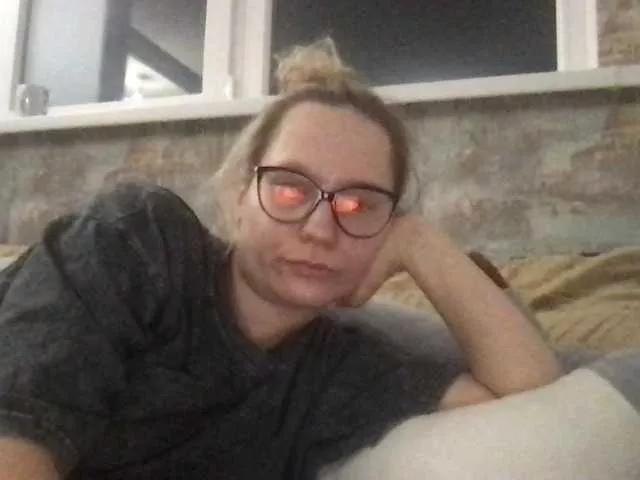 Alice-Works-on-Mortgage on BongaCams 