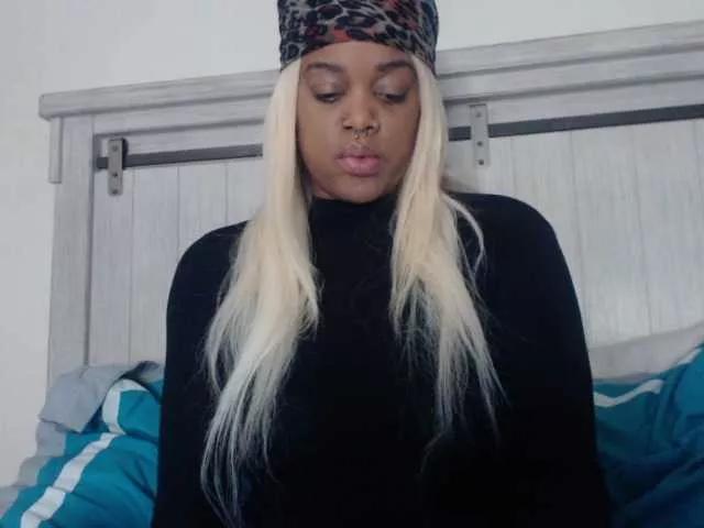 Alimonroe from BongaCams