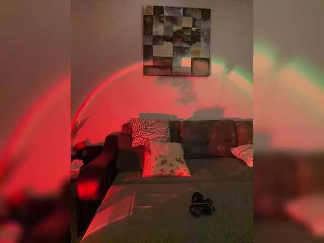 Alisasqrl from BongaCams