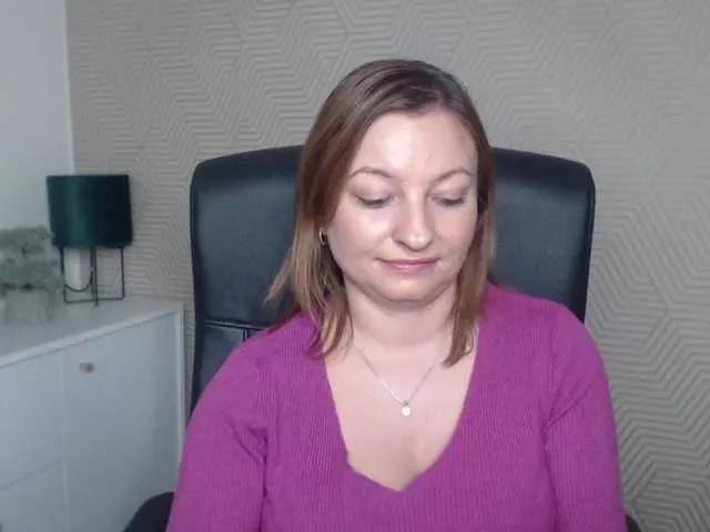 Hot AngelaLove13 wants you to fuck her body now angelaLove13 from BongaCams