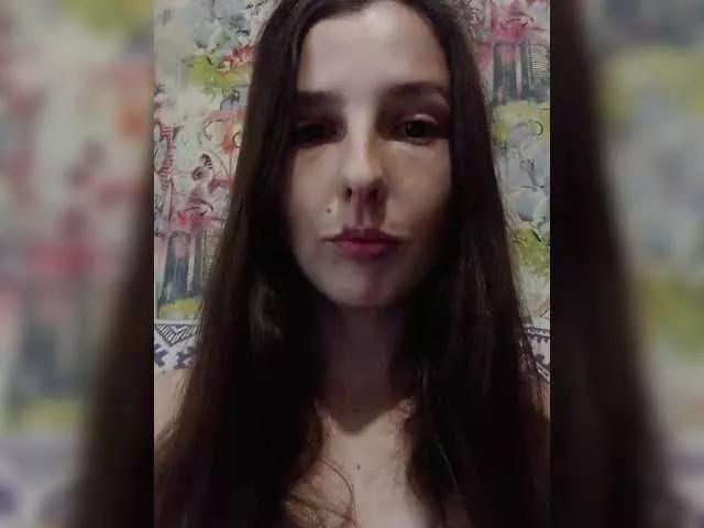 Avrori from BongaCams