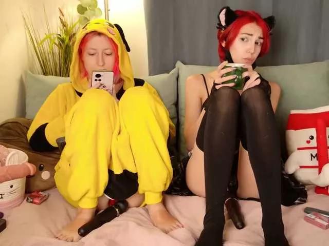 Slutty Bloom-and-Shen wants you to fuck their body now Bloom-and-Shen from BongaCams