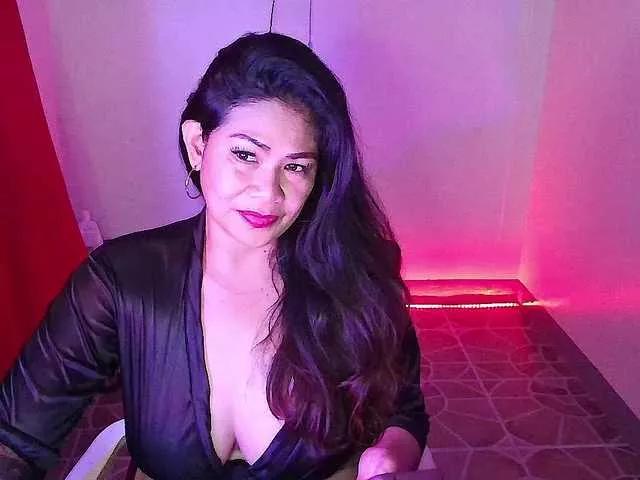 Caramela122 from BongaCams