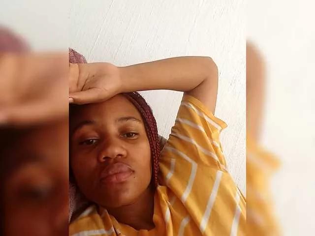 Creamyyellowxxx from BongaCams