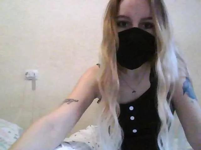 CrispyKriss from BongaCams