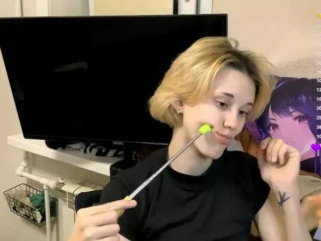 DeloiseChuta from BongaCams