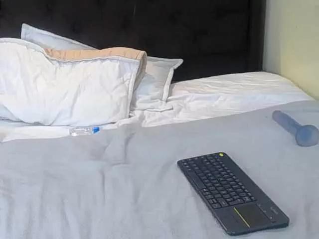 Domincka from BongaCams