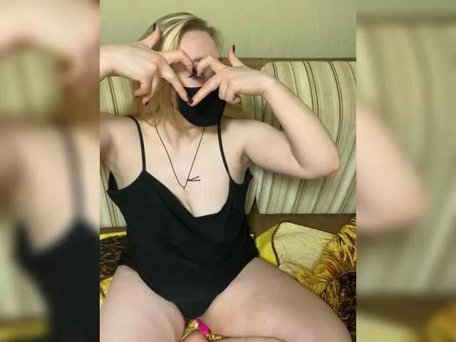 Donut-red from BongaCams
