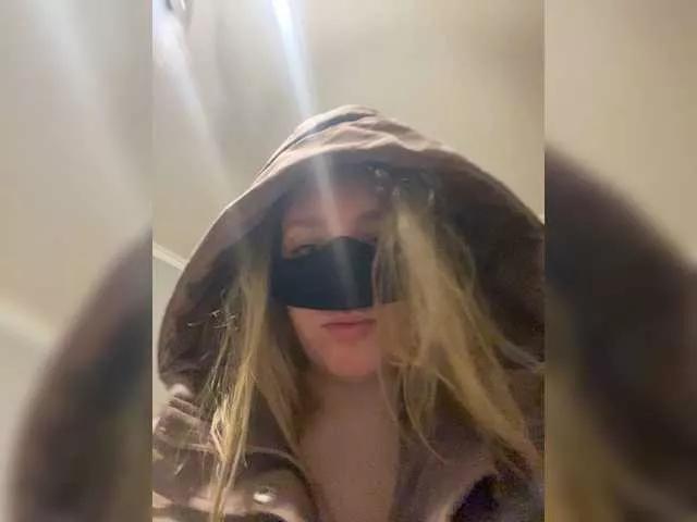 Donut-red from BongaCams