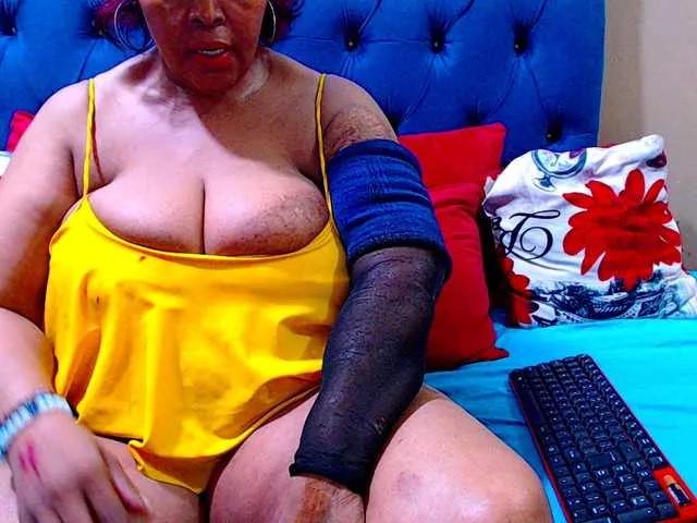 Ebonycandy10 on BongaCams 