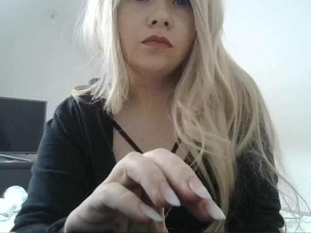 EmmaDiamondz from BongaCams