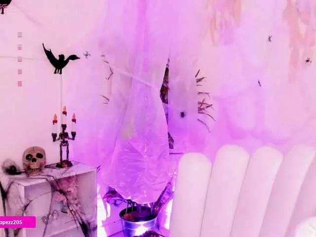 Naked Emylopez wants you to fuck her body now Emylopez from BongaCams