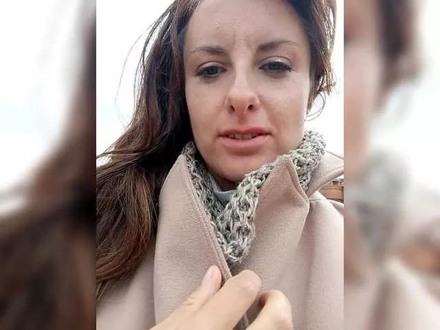 Erine9900 from BongaCams