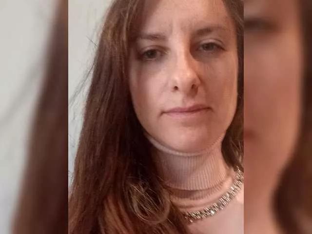 Erine9900 from BongaCams