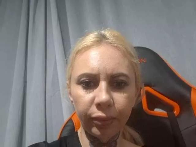 Evachatte from BongaCams