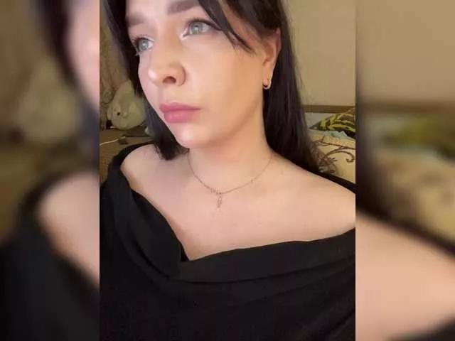 HEllMooRa from BongaCams