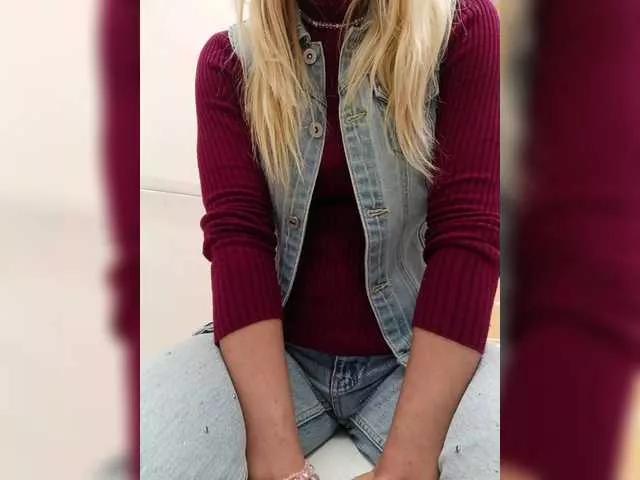 Iam4u1 from BongaCams