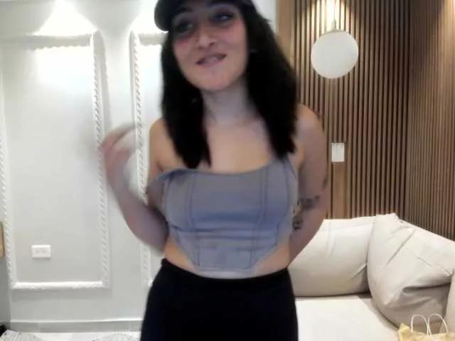 KayLov from BongaCams