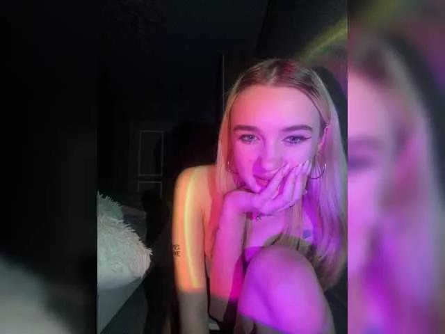 kristibiz from BongaCams