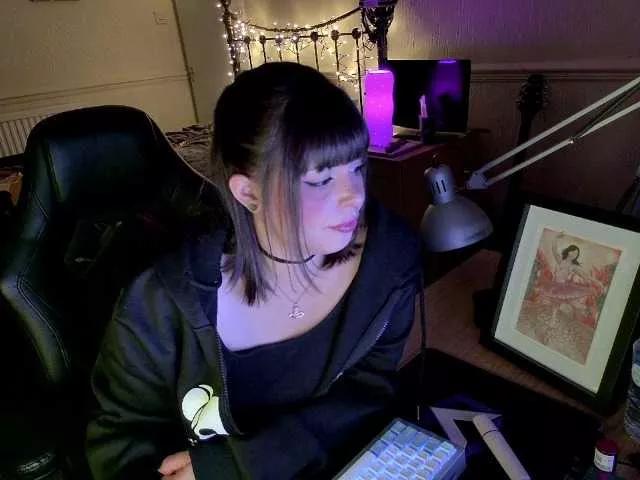 Lavenderrzz19 from BongaCams