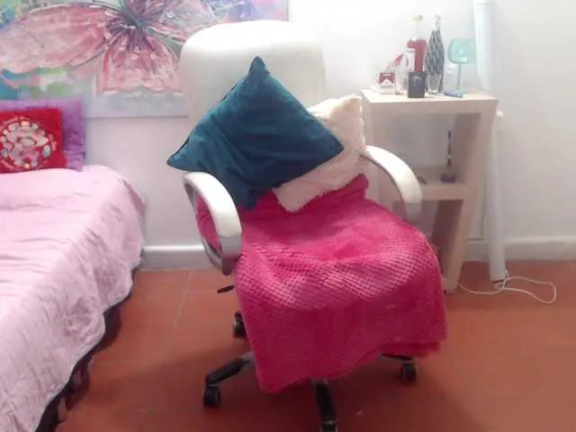 leonela — triki triki halloween I want tokens for myself 