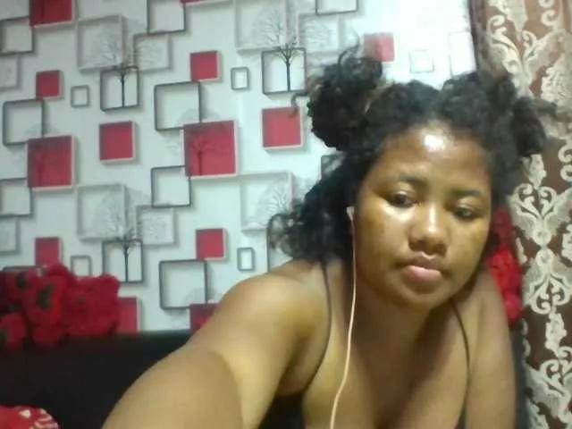 LyahGold from BongaCams