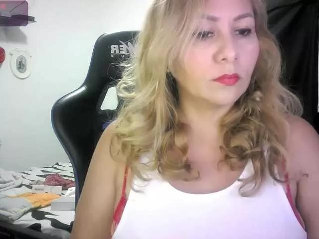 Mariana0x from BongaCams