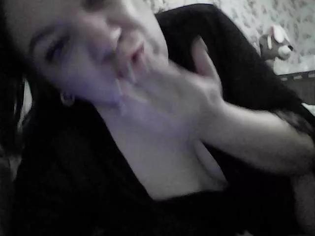 Checkout Marinade, she wants to masturbate for you Marinade from BongaCams