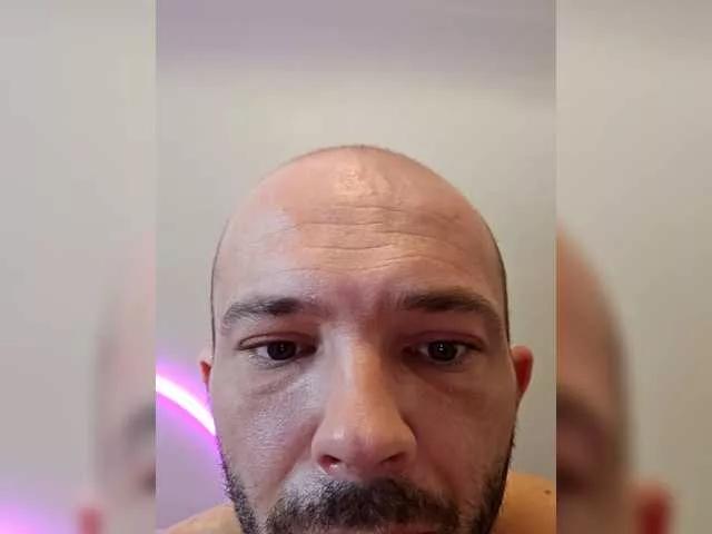 MoietLuibzh from BongaCams