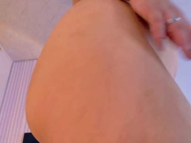 Naked MollyyCruz wants you to fuck her body now MollyyCruz from BongaCams