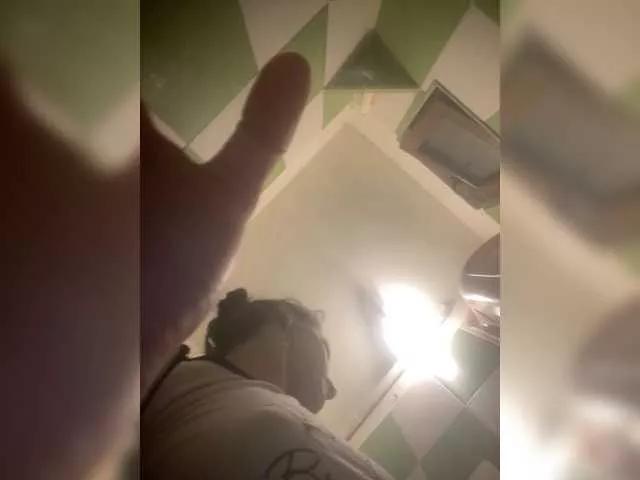 Myatom from BongaCams