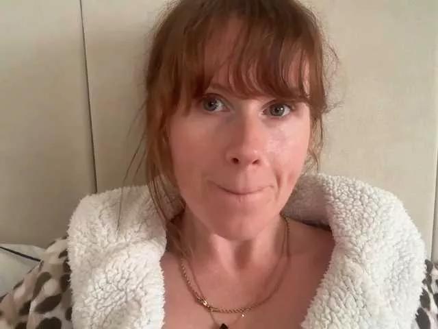 Discover REDHEADROSIE, she wants to masturbate for you REDHEADROSIE from BongaCams