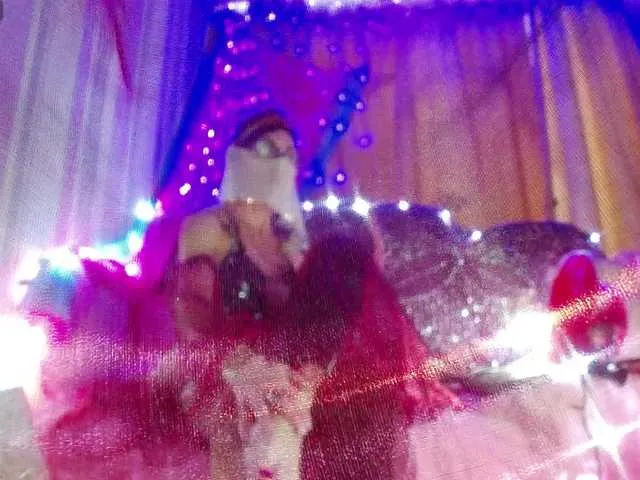 Shanideva — Are you a gourmet and an aesthete? A connoisseur of exquisite things and sensations? Do you like refined women?! Or do you prefer slender, feminine feet and legs? Or something in between... Interesting! Welcome to my room!