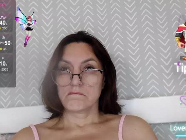 Vivian-Violet from BongaCams