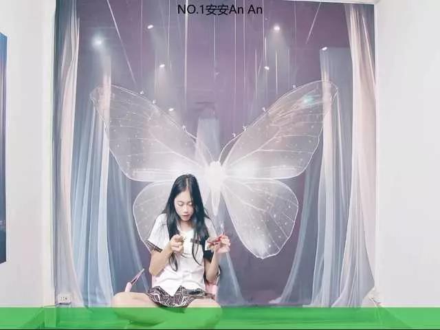 wow-pretty from BongaCams