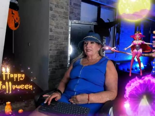 xcarlet1 from BongaCams