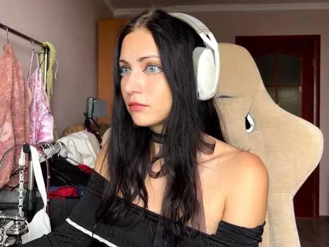 YajairaWeare from BongaCams