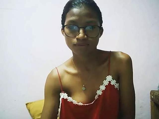 Yalane from BongaCams