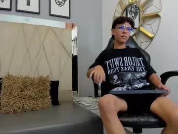 adams_bobby from Chaturbate
