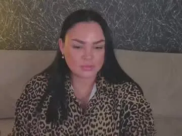 adele_crown — close eye contact+lips tease [152 tokens left] #new #shy #nonude #bbw #bigboobs