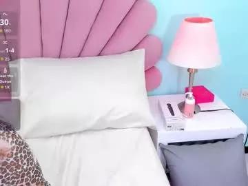 alana_glasses from Chaturbate