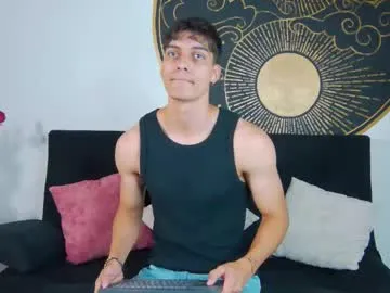 alessiovitale —  Missed me? The comeback starts now PVT OPEN  - Goal: 50 push-ups  [48 tokens left] #muscle #bigcock #young #latino #fitness