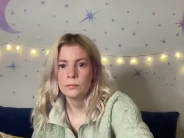 ashleebby818 — sweatshirt off [680 tokens left] #new #petite #blonde #ass