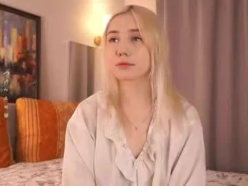 Join Chaturbate's Blue_bow blue_bow from Chaturbate