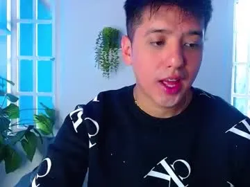 chris_evans_02 — Stroke my cock and make it hard [44 tokens left] PLAY WITH ME TODAY #party #smoke #c2c #daddy #bigcock