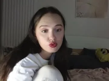 evi_woow — GOAL: cream on my tits [344 tokens remaining] Welcome to my room! Good morning for rich and sexy people ) #feet #brunette #new #cute #young