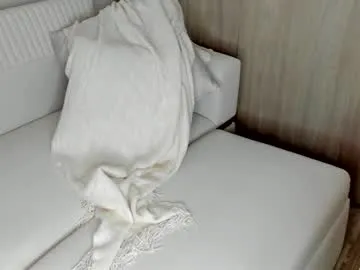 july_correa — GOAL: Get naughtier [292 tokens remaining] Welcome to my room! #feet #bigass #bigboobs #latina #squirt