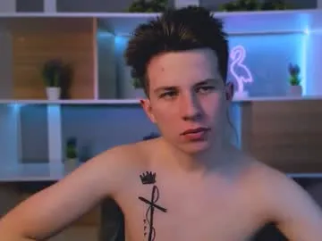 leo_valor — 'CrazyTicket': Hidden Cam show in progress. 2 guys masturbate. Tip 125 tokens to see the show.  Type /cmds to see all commands.